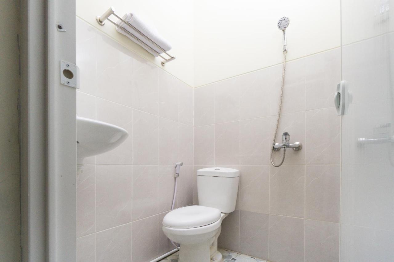 מלון Ngabean Oyo 1542 Yessy Mansion מראה חיצוני תמונה