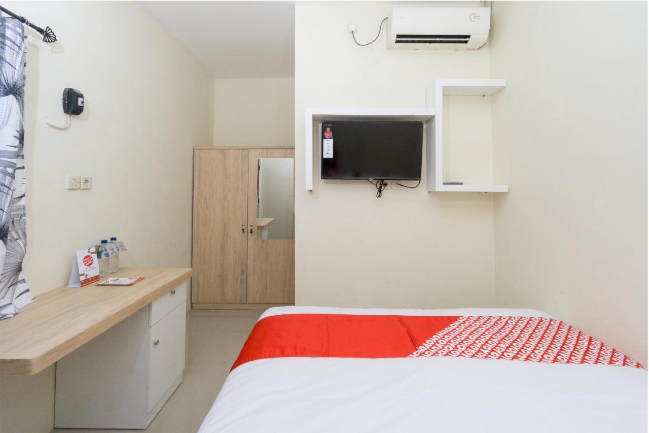 מלון Ngabean Oyo 1542 Yessy Mansion מראה חיצוני תמונה