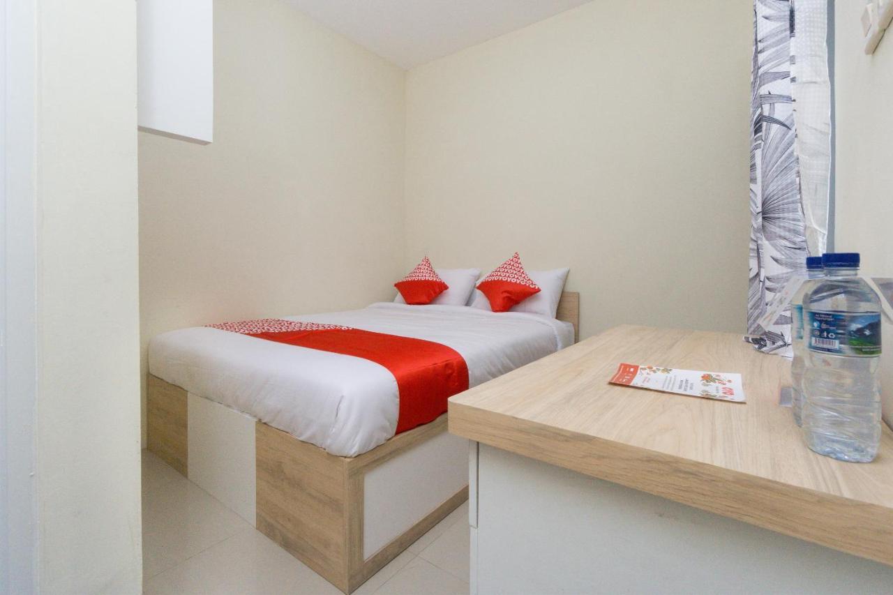 מלון Ngabean Oyo 1542 Yessy Mansion מראה חיצוני תמונה