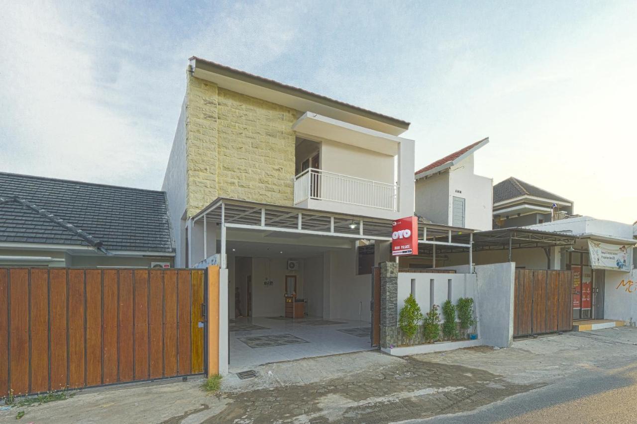 מלון Ngabean Oyo 1542 Yessy Mansion מראה חיצוני תמונה