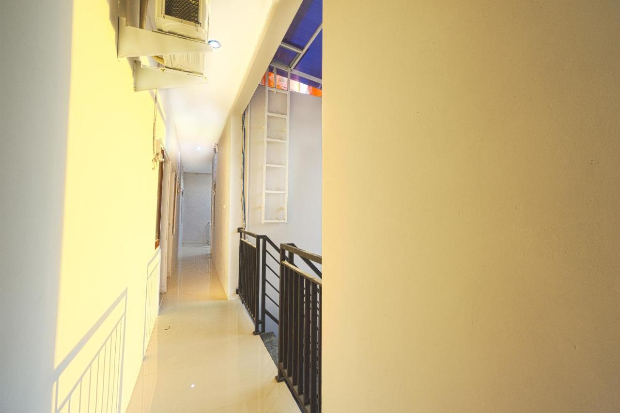 מלון Ngabean Oyo 1542 Yessy Mansion מראה חיצוני תמונה
